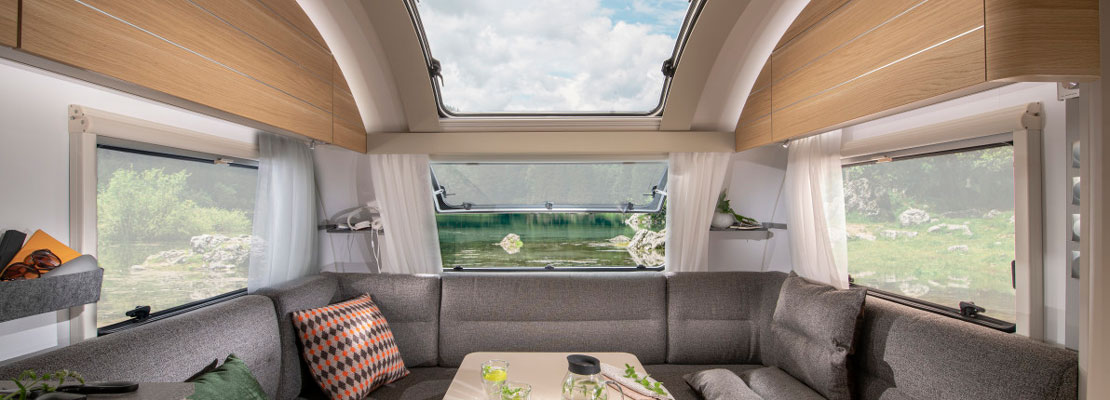 Adria med skylight-vindue