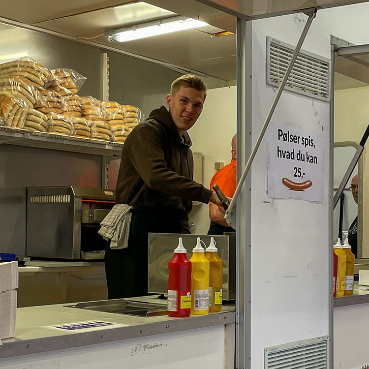 Der var gang i pølsevognen hele dagen 🌭