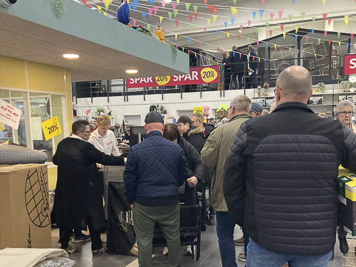 Mere travlhed i kasseområdet ...