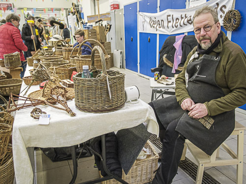 Her flettes på livet løs. Pileforeningen Vejen var forbi med deres pileflet.